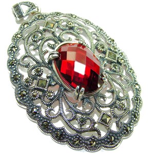 Colgante vintage de rubí en plata de ley, hecho a mano, con piedra ovalada roja, regalo único para mujer.