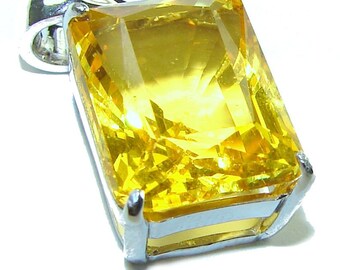 エメラルドカットのレモンクォーツペンダントネックレス、14Kイエロー 