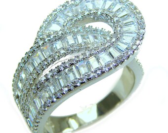 Art Deco cocktailring met witte topaas in 925 sterling zilver, handgemaakt, uniek en een echte blikvanger. Maat 7.