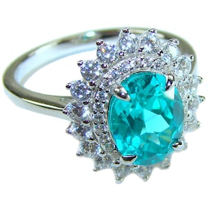 Anillo de turmalina Paraiba en plata de ley, ovalado, con gema azul. Regalo único. Talla 6 1/4. Elegante joyería artesanal.