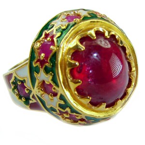 Anillo de rubí en oro de 18 quilates sobre plata de ley, talla 8.25, ovalado, con gema de Mozambique. Joyería llamativa.