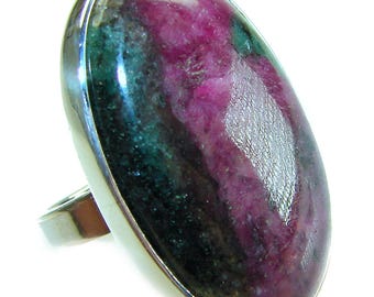 Anillo de plata de ley con rubí en zoisita, talla 8, ajustable, con piedra preciosa, ideal para cócteles. Un regalo único hecho a mano.