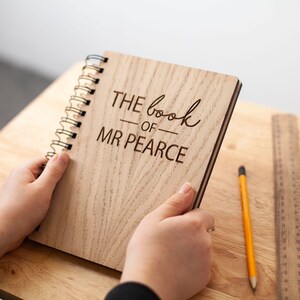 Libro personalizado de madera para maestros de fin de trimestre - Regalo de agradecimiento - Regalo a medida - Regalo de niños pequeños