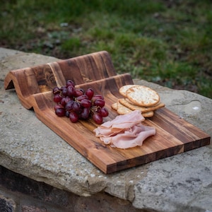 Handcrafted Acacia Wood Charcuterie Board - Stylish Gift for Couples - Cheese Lover&#39;s Delight - Entertaining - Serving Board - Christmas