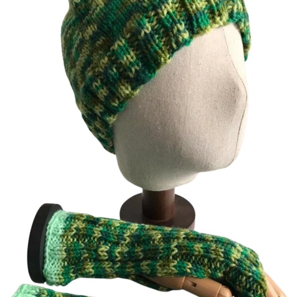 Bonnet vert et gants sans doigts, chapeau et mitaines d’hiver, ensemble en laine acrylique tricotée brillante.