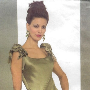 Vestido drapeado por Bellville Sassoon - Vogue 1015 - Padrão de costura sem cortes