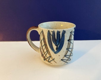 Otagiri Coffee/ Tea stoneware speckled Mug abstract design with blue and brown.