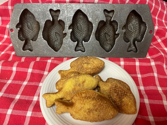 Lodge Cast Iron Fish Pan for Corn Bread 