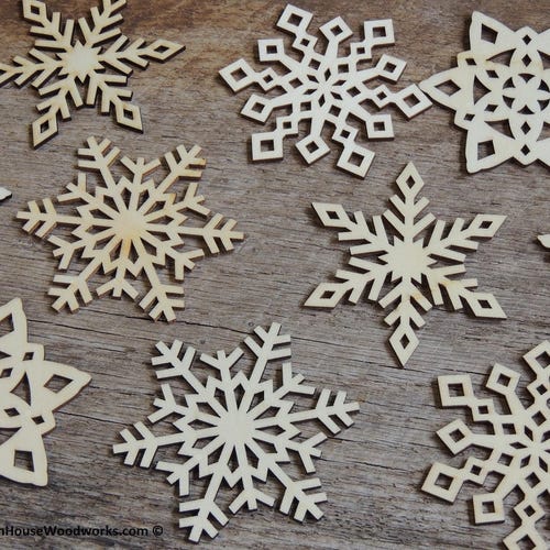 PACK 6 GLITTER WOODEN SNOWFLAKES GREAT ADDITION FOR CARDS OR CRAFTS 