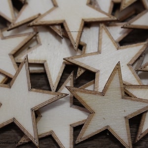 50 pcs 1-1/2&quot; Star Wood Cutouts with Border – Unfinished Birch Veneer Blanks – DIY Craft Supply for Flags, Painting, Scrapbooking 1.5&quot;