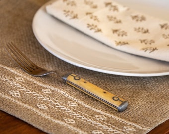 Lambada Hand-Embroidered Heavy Linen Placemat