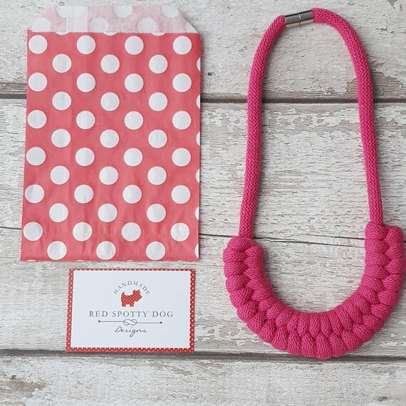 Fuchsia Jayne knotted necklace