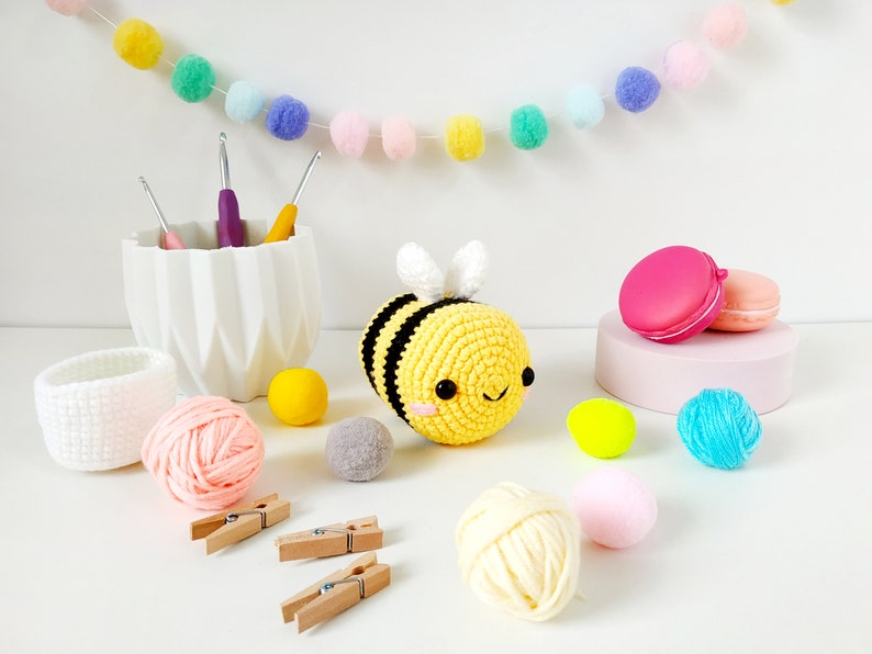 Beginner Crochet Kit Amigurumi Bee, Learn How to Crochet Kit, Easy Crochet Starter Kit, Amigurumi Kit, DIY Craft Kit Gift, Crochet Bee Kit image 3