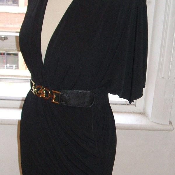 Baylis & Knight Black Pleat Wrap Drape GORGEOUS Mini Kurzes Kleid entspannt schmeichelhaft Dita von Teese Burlesque