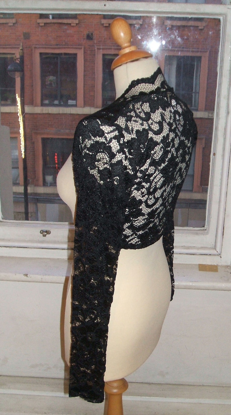 Baylis Knight Navy Blu Pizzo Collo Alto Colletto Manica Lunga Cardigan Bolero