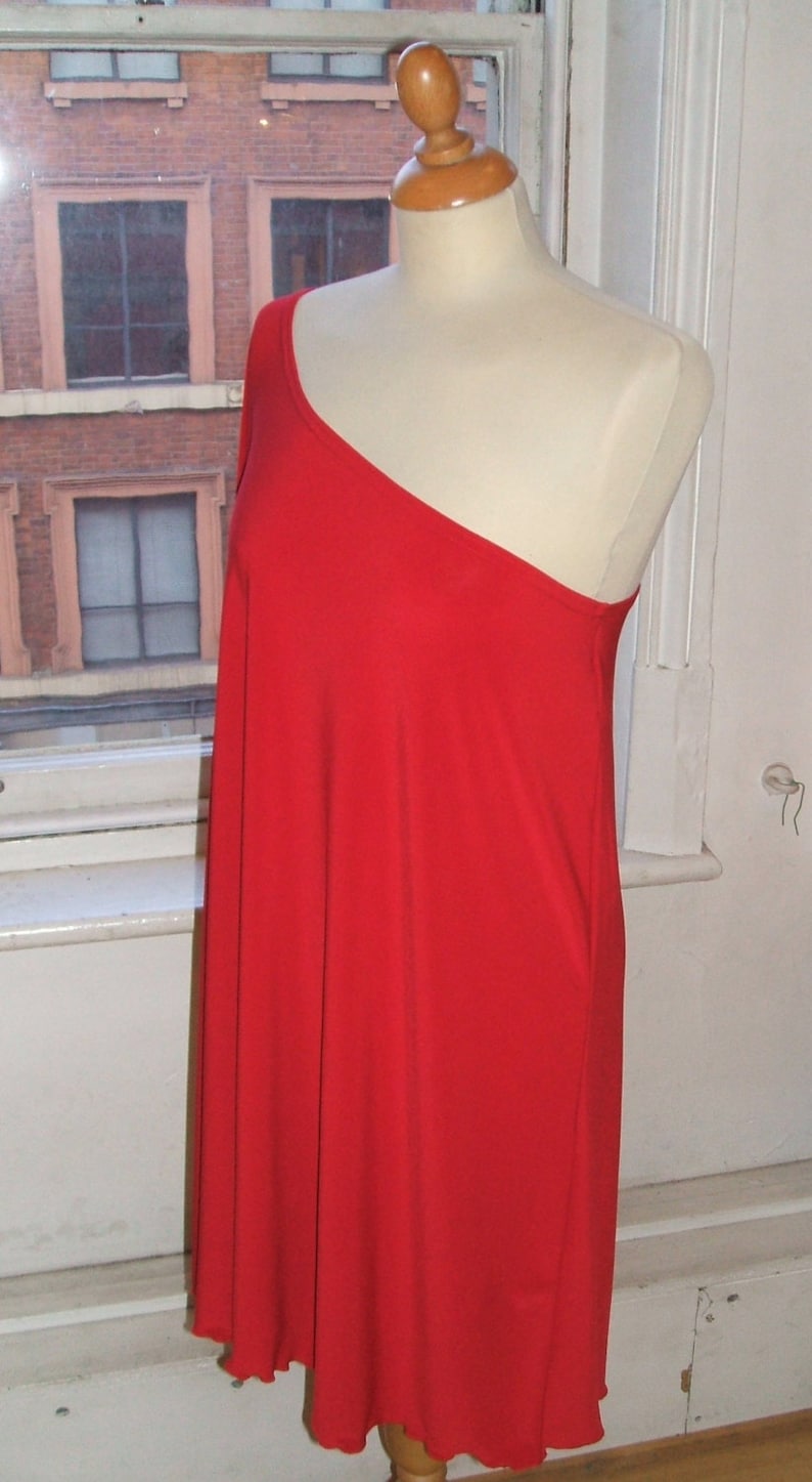 Baylis & Knight Red STUDIO 54 Batwing 70's Disco Glam One Shoulder Bat Wing Dress Elegant Smock image 4