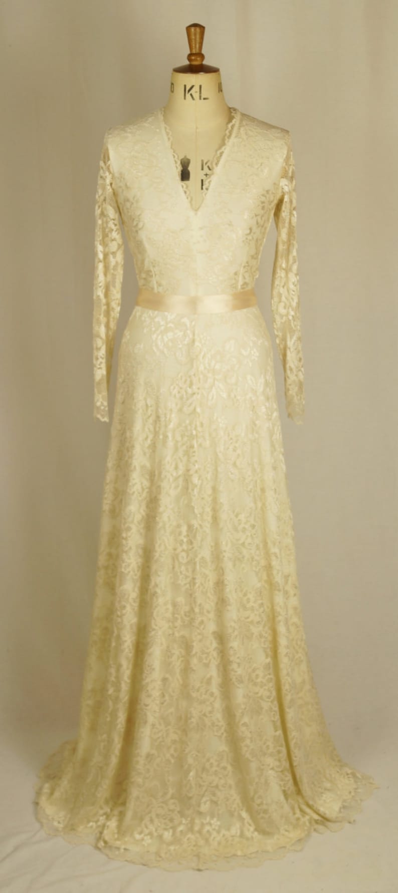 Vintage Inspired Wedding Dresses | Vintage Style Wedding Dresses Baylis & Knight Cream Nude Cafe Latte LACE Princess Kate Middleton Long Sleeve MAXI Flared Skirt Low Cut Ball Gown Wedding $229.46 AT vintagedancer.com