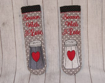 Season With Love quilted Skillet Pan Handle Sleeve Pot Holder Machine Embroidery Design 5x7 In The Hoop ITH