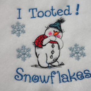 Disegno di carta igienica pupazzo di neve Ho fatto dei fiocchi di neve con un pupazzo di neve, disegno di ricamo natalizio per carta igienica o asciugamani e altri