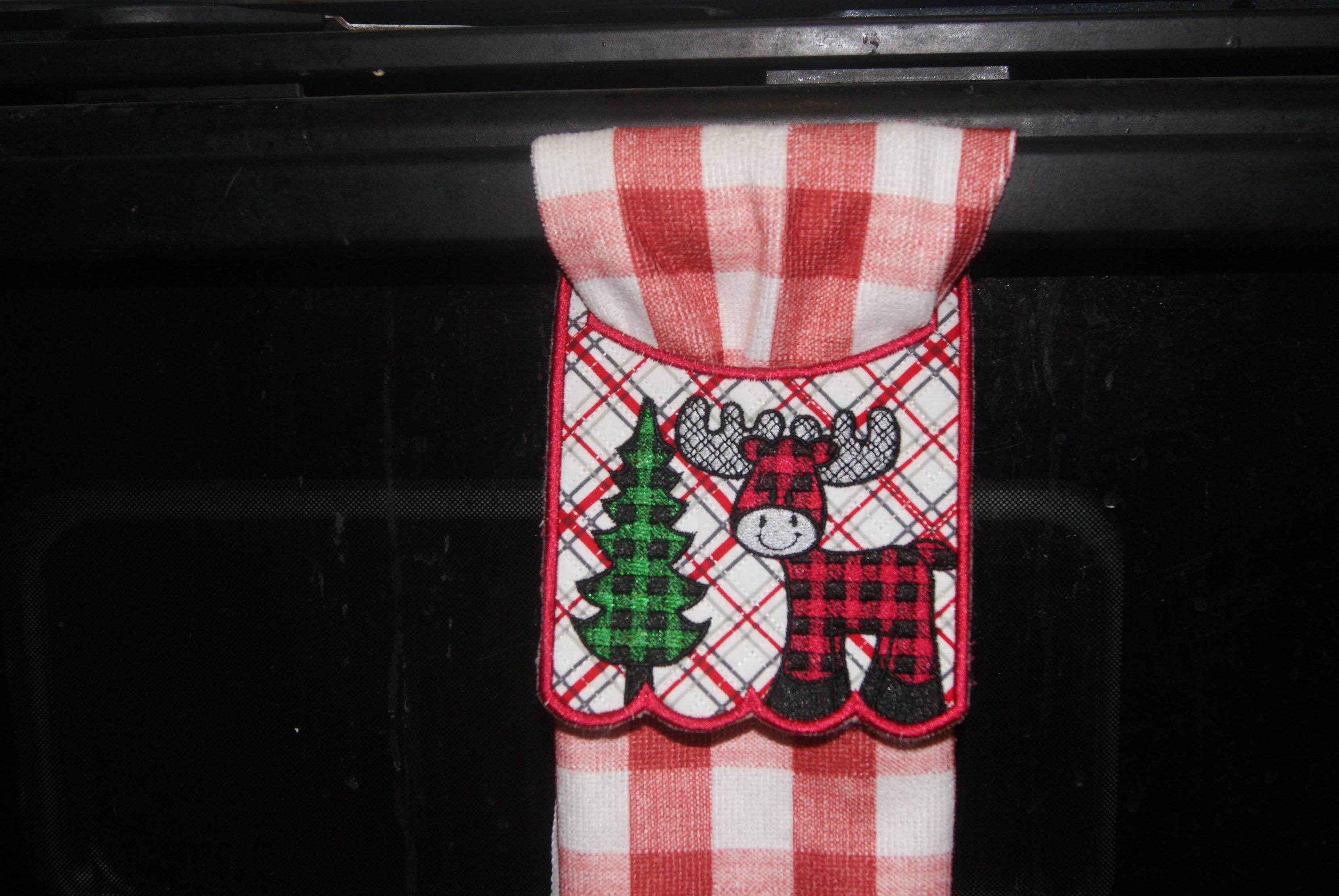 Moose Plaid Christmas Tree No Snaps Towel Topper Machine Embroidery Digital Design 5x7