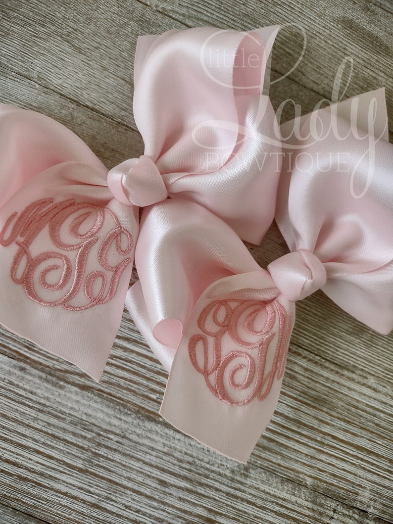 Satin hårrosetter - Med monogram - Påsk hårrosetter - Rosetter för speciella tillfällen - Bröllopshårrosetter - Dubbelsidiga satin hårrosetter - Baby hårrosetter - hårrosetter - bild 1
