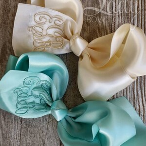 Satin hårrosetter - Med monogram - Påsk hårrosetter - Rosetter för speciella tillfällen - Bröllopshårrosetter - Dubbelsidiga satin hårrosetter - Baby hårrosetter - hårrosetter - bild 3