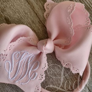 Eyelet Scalloped Monogrammed Hairbows- Embroidered Hairbow- personalized Bows- Easter Hairbows-Spring Hairbows- bows for babies- Custom bow