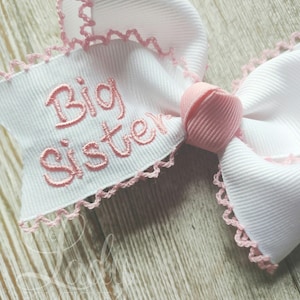 Storasyster - Lillasyster Månsömsmonogramhårrosetter - Broderad hårrosett - Personliga rosetter - Rosetter för bebisar - Anpassade hårrosetter - Baby bild 2