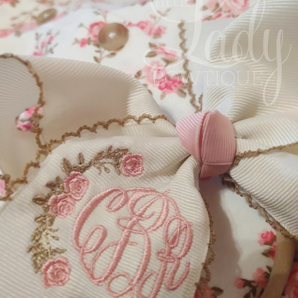 モノグラム入りローズヘアリボン - イニシャル入りカスタムリボン - 刺繍入りローズリボン - パーソナライズされたムーンステッチヘアリボン - ベビー用春リボン