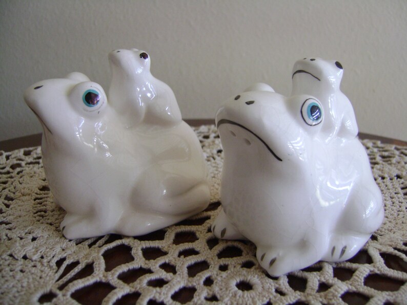 Vintage Two Frogs Salt and Pepper Shakers Etsy