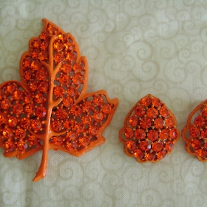 Vintage Weiss Leaf Brooch Clip on Earrings Demi Parure
