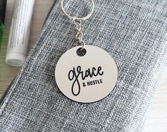 Porte-clés gravé Grace & Hustle | Acrylique découpé au laser | Cadeau | Manuscrit | motivation | Fille Patron | Entrepreneur