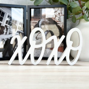 Letrero de madera XOXO para decoración / Decoración de estantería / Independiente / Decoración del hogar / Regalo del día de la madre / Letras hechas a mano / Decoración del día de San Valentín / Fiesta de San Valentín