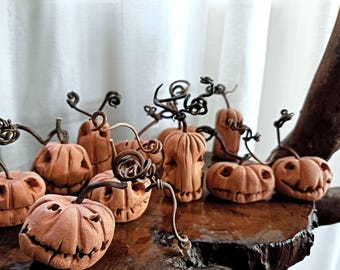 Figura de calabaza de terracota en miniatura