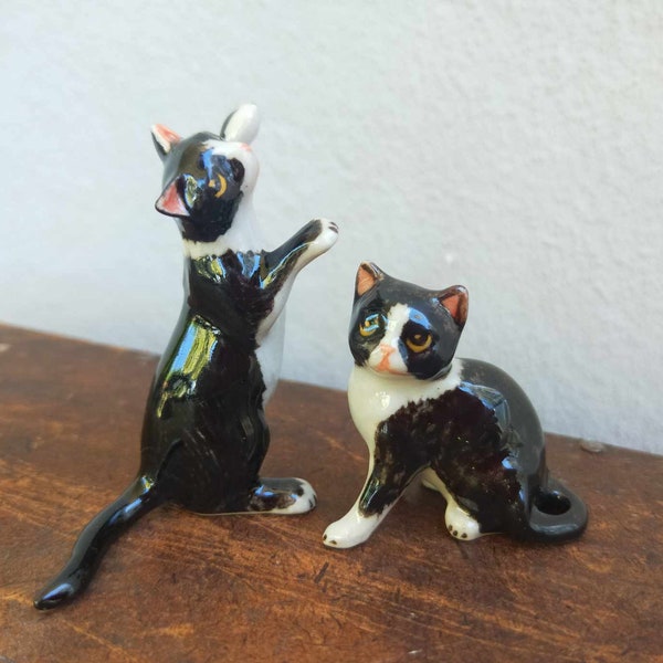 Figura de gato blanco y negro de cerámica en miniatura para jardín de hadas, terrario, bonsái - regalo de los amantes de la cabaña de gatitos, jardín de la casa de muñecas