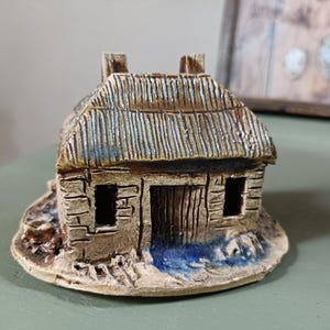 Rustic house : handmade miniature ceramic cottage, Australian pottery farm house