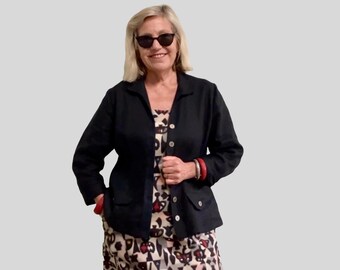 Reine Leinen-Casual-Jacke mit kontrast Knöpfen und Roll-up-Ärmeln.