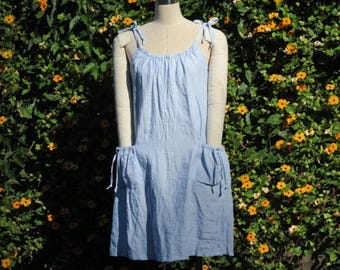 Reines Leinen Kleid mit Kordelzug Ausschnitt und Taschen ist locker, bequem und schmeichelhaft.