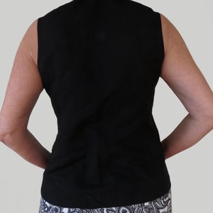 Linen Summer top with Heart Shaped Keyhole Neckline and Pearl Buttons is available in Black or White. Back view.