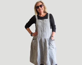 Reines Leinen Trägerkleid mit Biesen und Taschen, entspannter Passform und quadratischem Ausschnitt