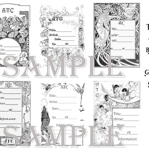 Op de afbeelding: Zwart-witte printbare ATC-kaarten met fee- en bloemmotieven. De kaarten hebben lege ruimtes voor de titel, kunstenaar, datum en het nummer van de kaart. De tekst "Fairy ATC Backs by Gecko Galz" staat rechts op de afbeelding.