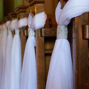 14 cintas de tul blanco con diamantes de imitación plateados. Miden 36 pulgadas de largo.