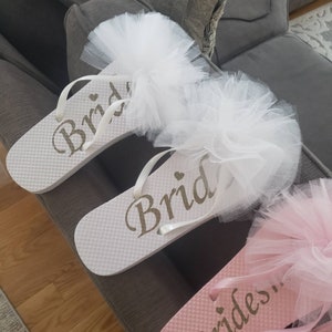 Flipflops for the bride and bridesmaids.