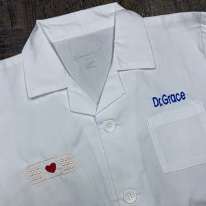 Kids&#39; custom lab coat, embroidered personalized kids lab coat, kids doctor coat, embroidered white coat for kids, kids scientist coats