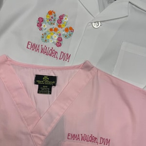 Kids&#39; custom lab coat AND scrubs set, embroidered personalized kids lab coat, kids doctor coat, white coat for kids, kids veterinarian coats