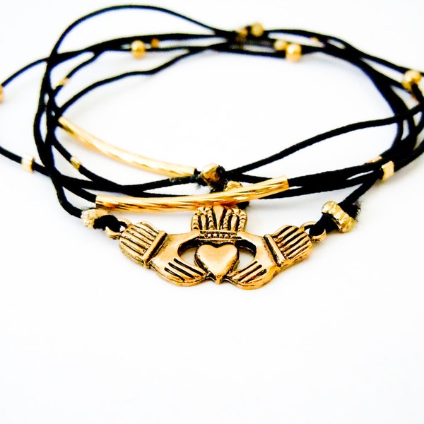 Irische Claddagh-Gold-Armband, schwarzes Armband Set, Gold Claddagh Charme, Goldarmband, irischer Schmuck
