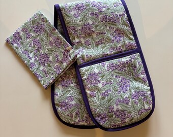 Toy Oven Glove and Tea Towel. Home corner toy kitchen. Lilac berry print