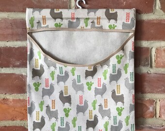 Strong country look peg bag beige lama alpacas and cactus. Washing laundry