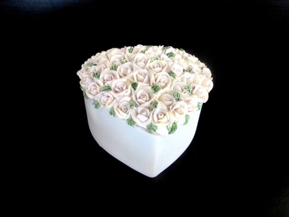 Covered Trinket Dish or Gift Box Ceramic Resin Co… - image 8