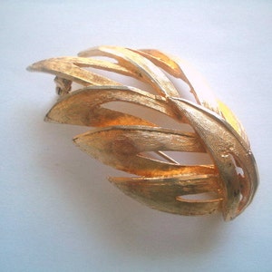 Coro Pegasus Leaf Brooch Gold Tone Large Statement Piece Mid Century